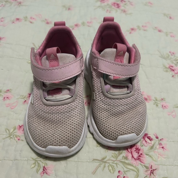 Adidas shoes size 5K - Picture 2 of 8